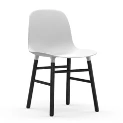 Normann Copenhagen Form Tuoli Mustat Jalat