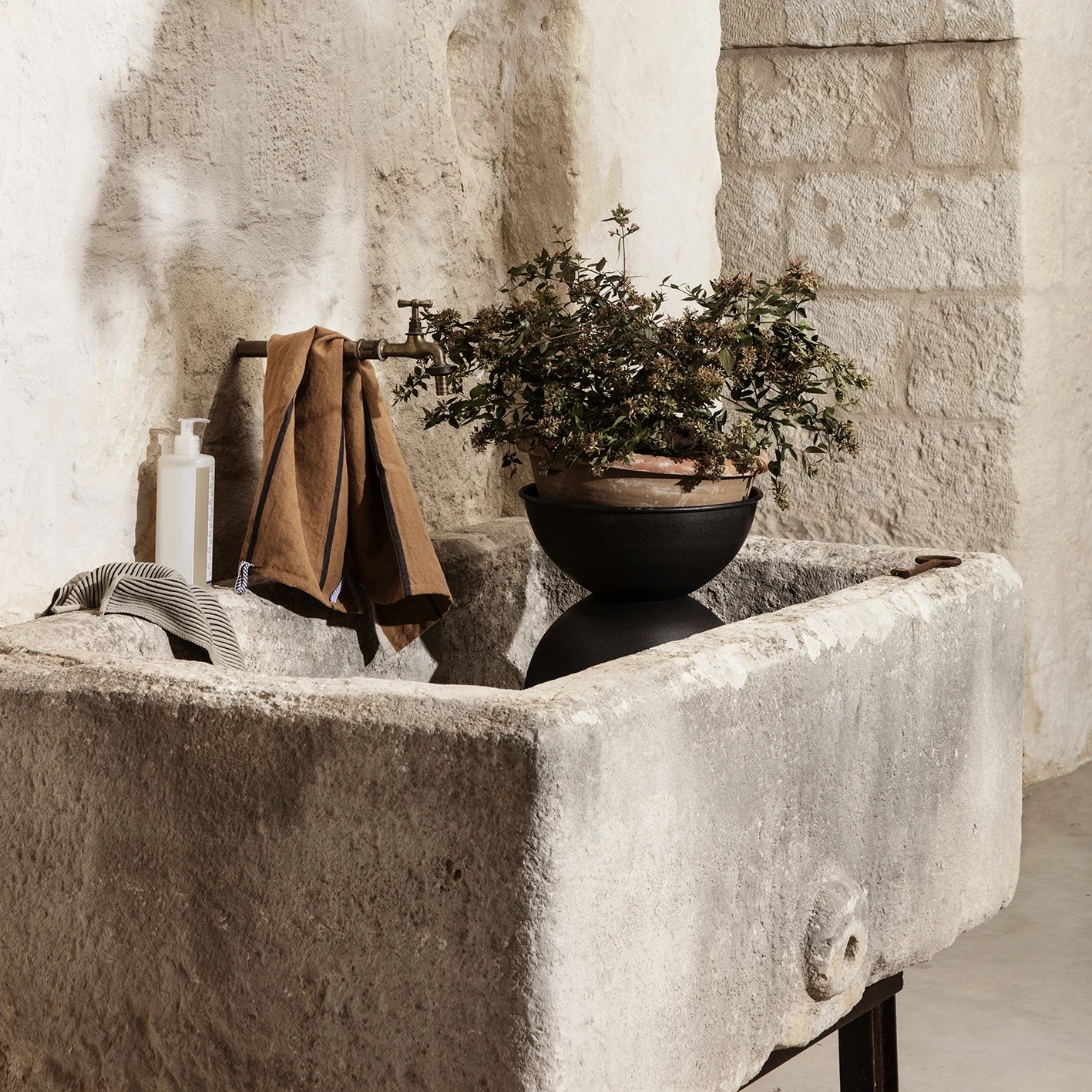 Ferm LIVING Hourglass Ruukku Extra Small Ø21 Cm - Image 5