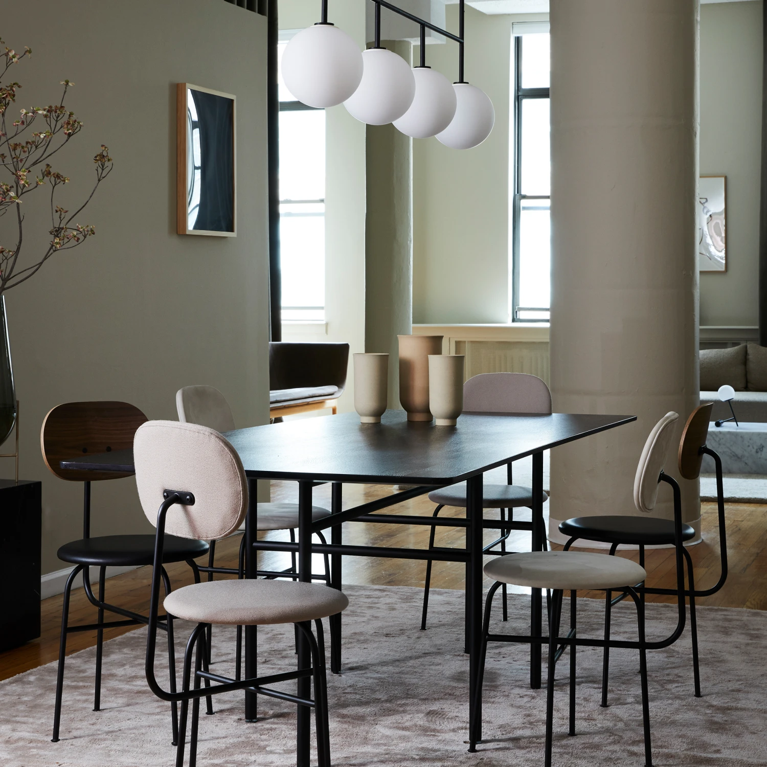 Menu Afteroom Ruokatuoli, Mustat Jalat Nahkainen Istuinosa - Image 3