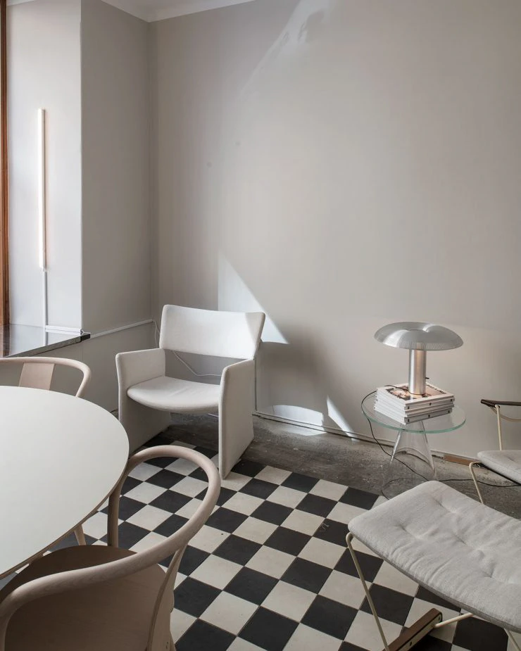 Crown Easy Chair - Image 4