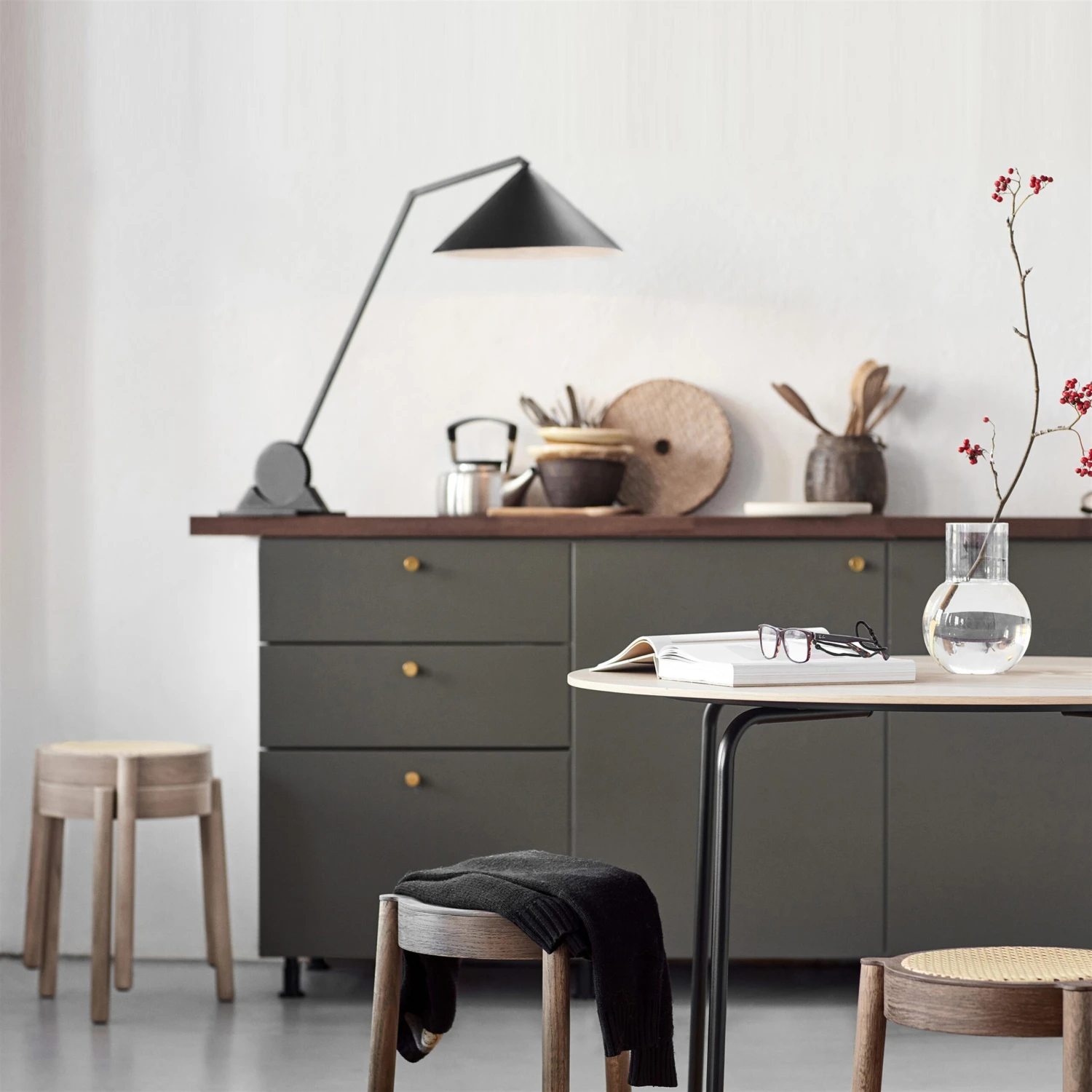 Northern Pal Jakkara Rottinki-istuimella - Image 3